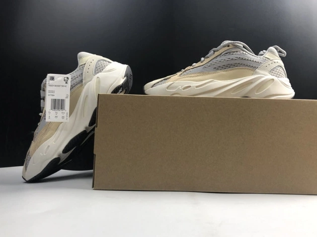 Yeezy Cream 700 Adidas GY7924 V2 Cream Boost 1012